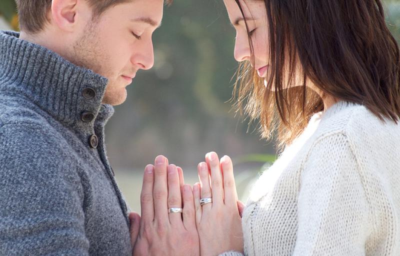 Siła modlitwy małżonków w drodze do łaski rodzicielstwa