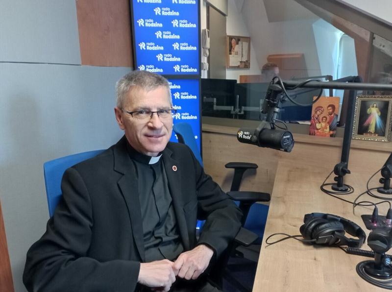 Odkryj moc nowenny do Jezusa w Najświętszej Eucharystii: duchowa podróż i przemiana serca