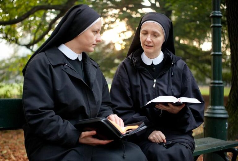 Siostry kanoniczki: Duchowe piękno modlitw w czasie nowenny