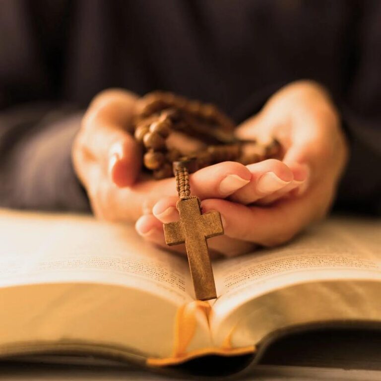 Siła modlitwy: Jak uwolnić się od wulgarnych myśli i słów